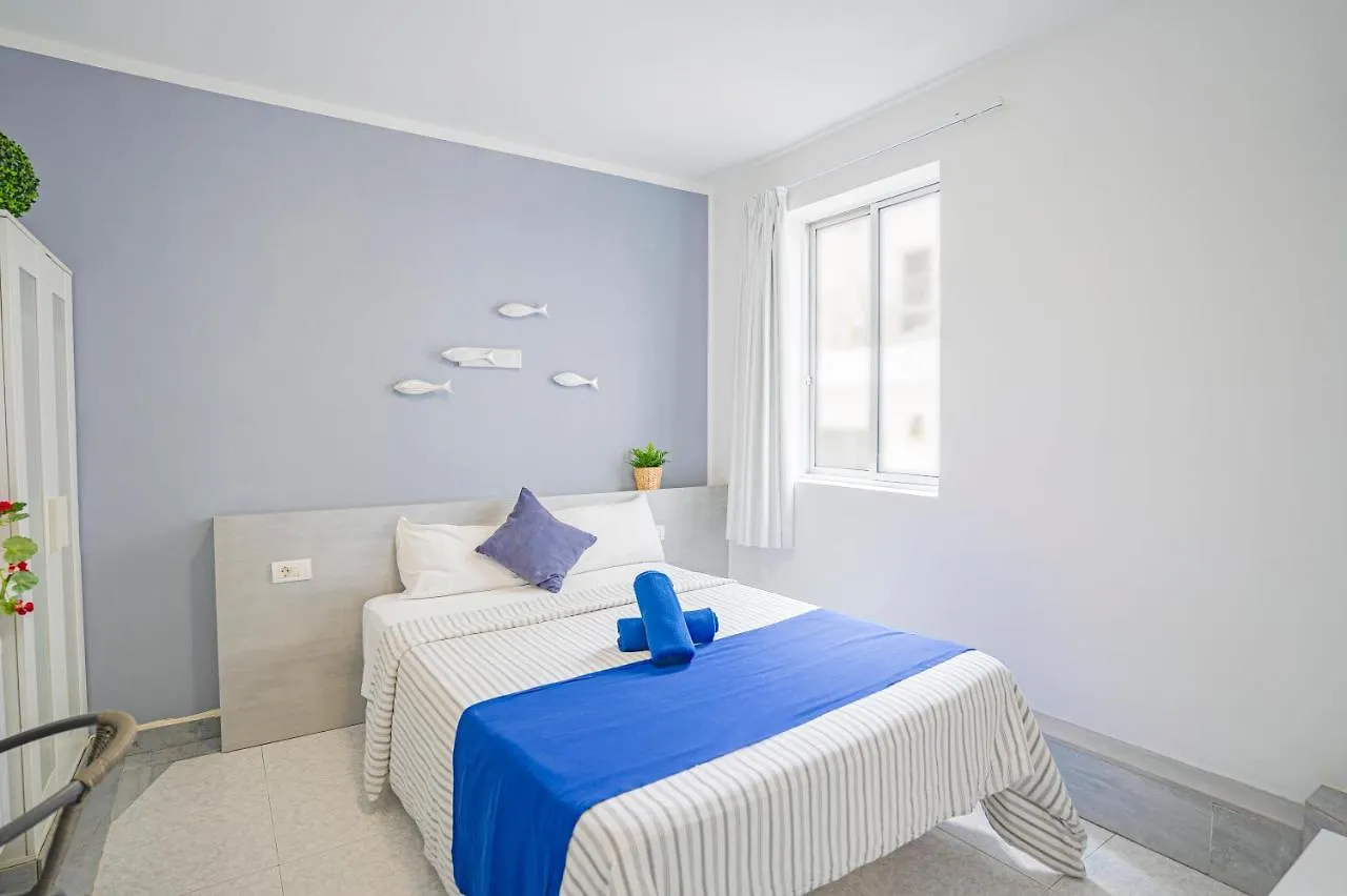 Hostel Neon Tenerife Guaza بيت ضيافة
