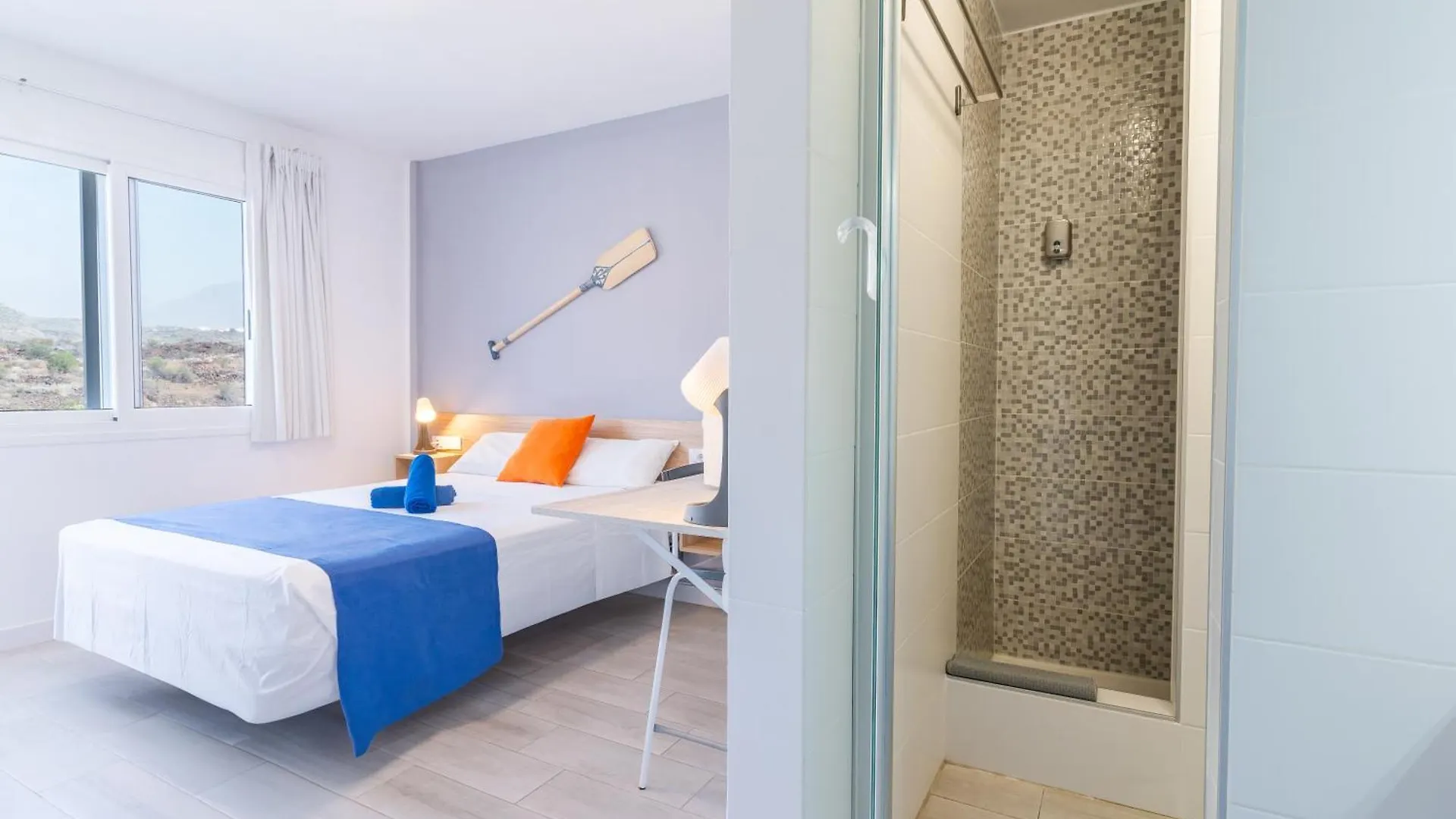 Hostel Neon Tenerife Guaza بيت ضيافة