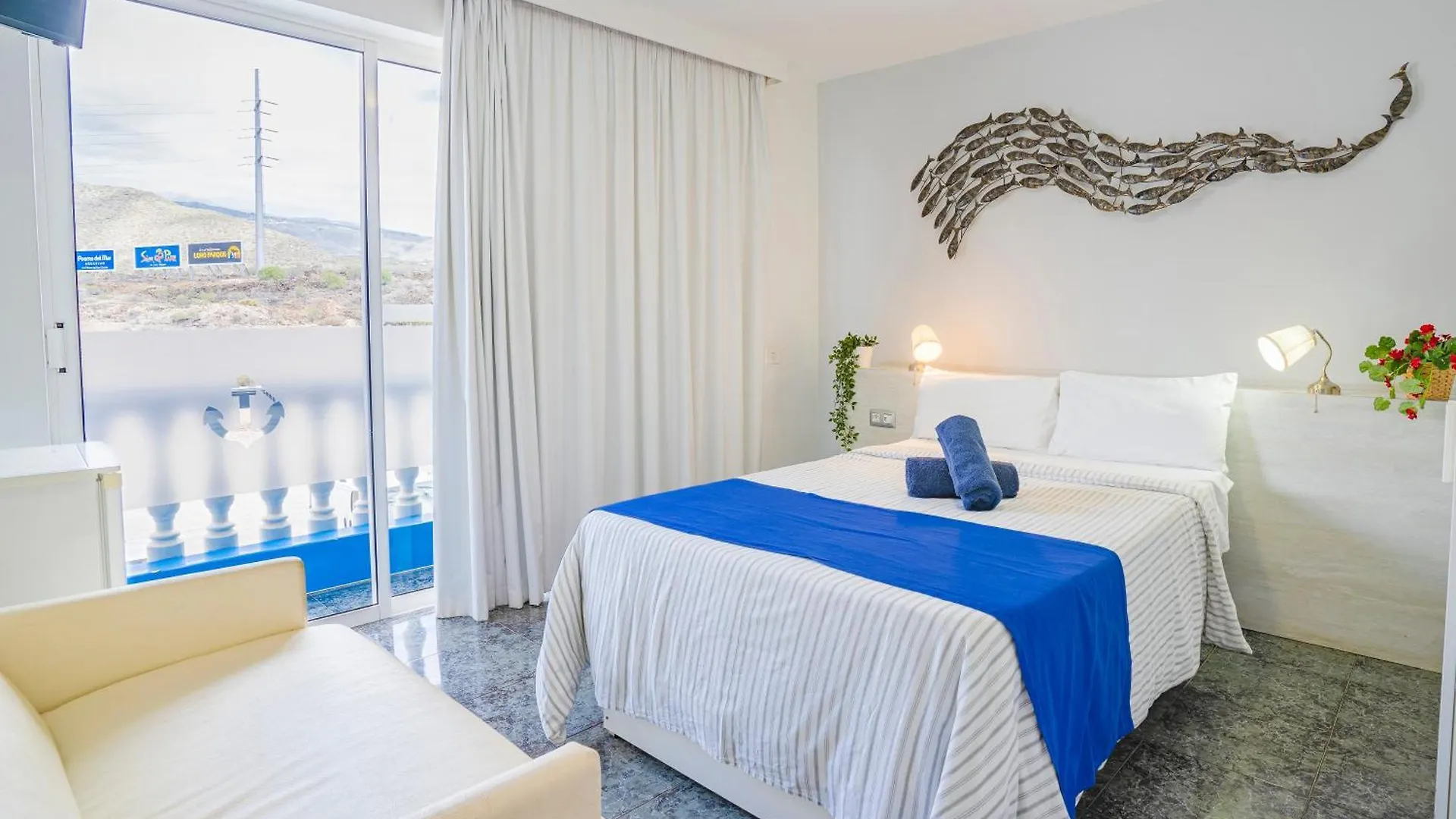 Hostel Neon Tenerife Guaza بيت ضيافة